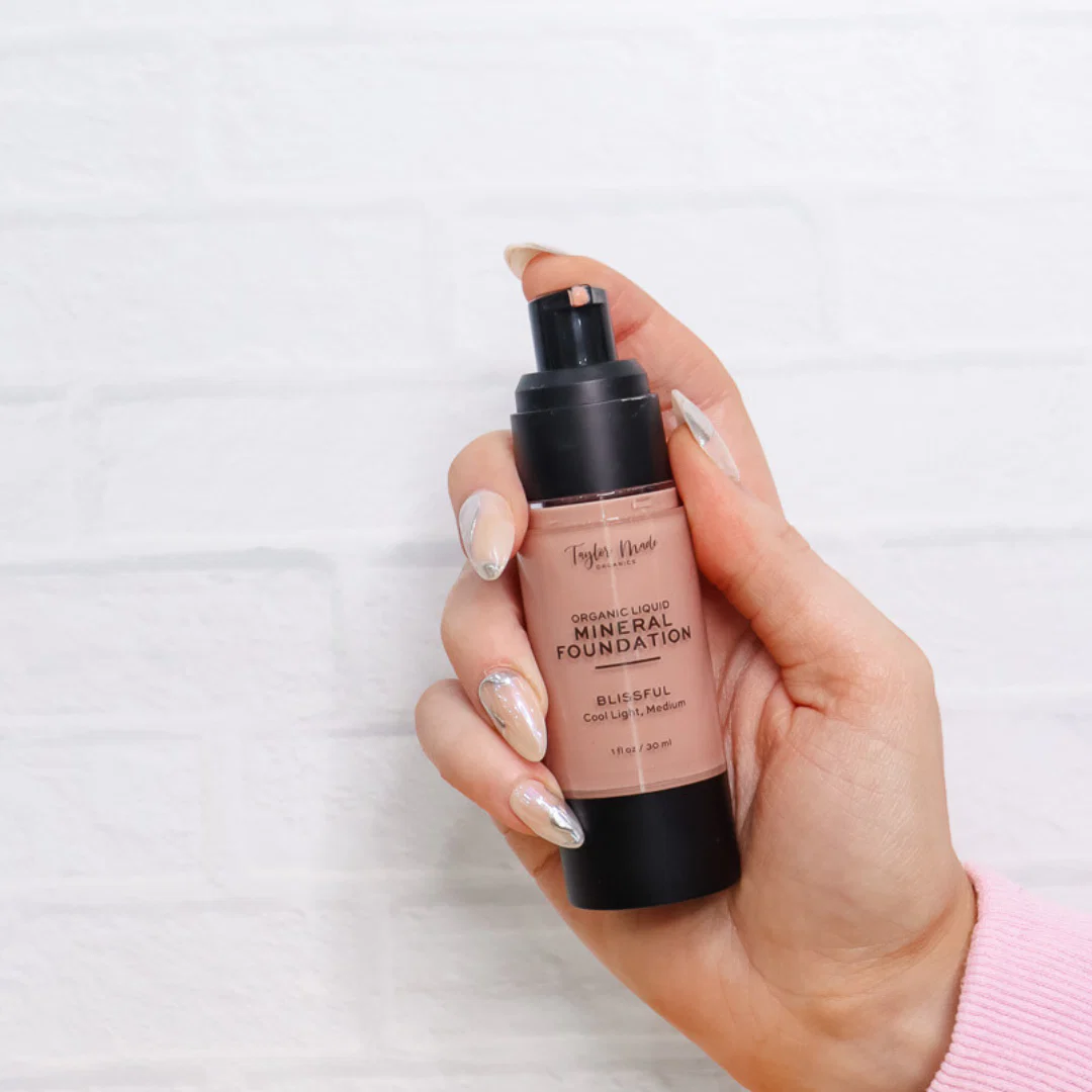 Organic Liquid Mineral Foundation - Oil-Free, Lightweight - Image 26