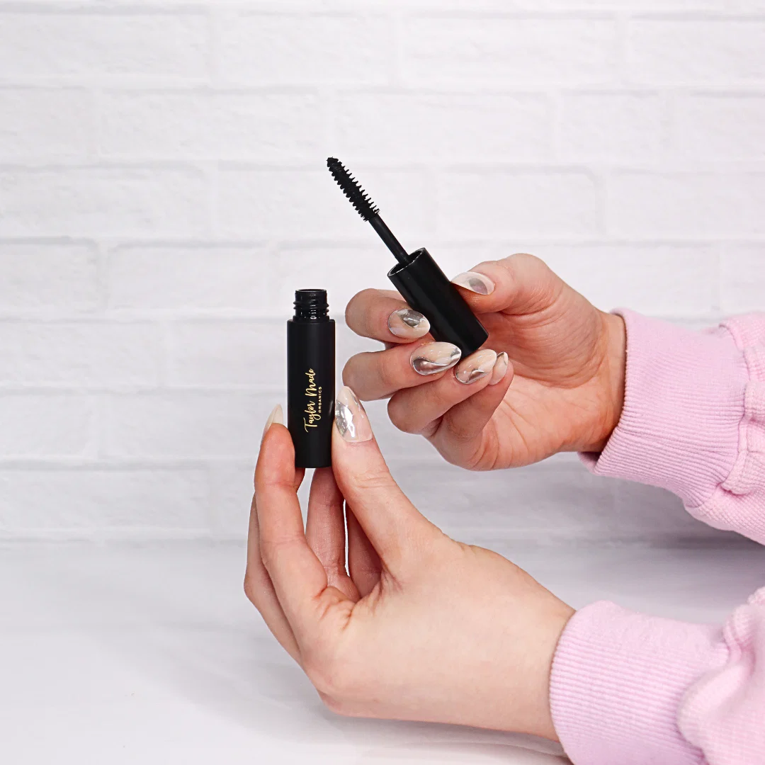 Voluminous Lash-Growth Mascara - Curl and Lift Formula - Image 7